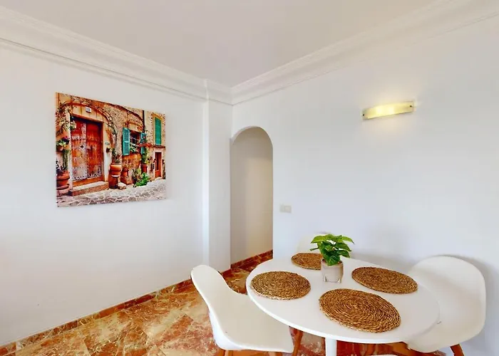 Rey De Espana Don Miguel, Apartment